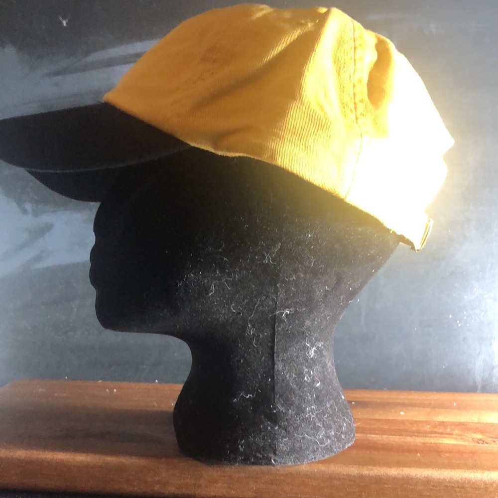 Ladies Cap 🧢 - Picture 2 of 3